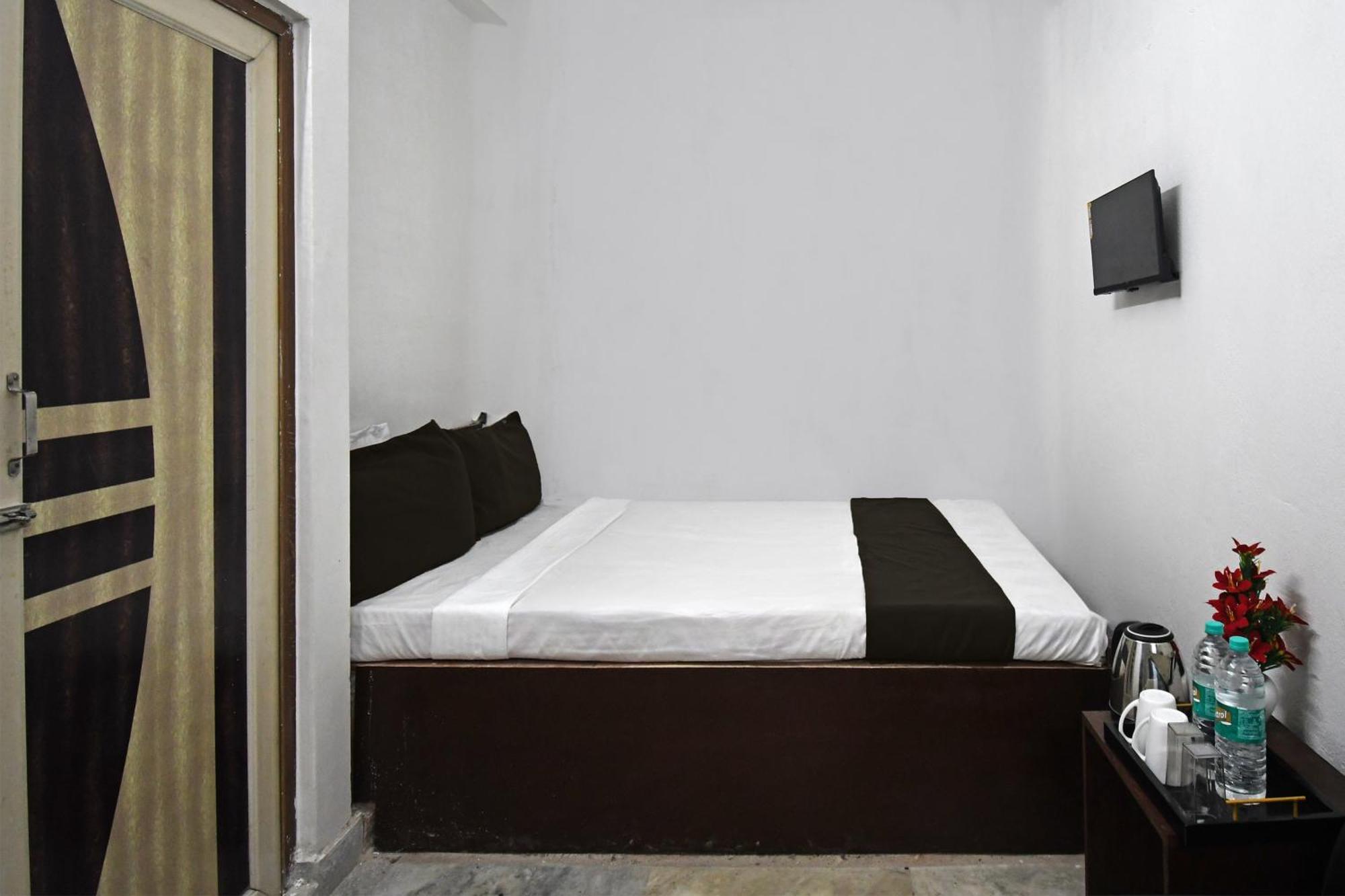 Oyo Hotel Chinar Park Kalkuta Zewnętrze zdjęcie